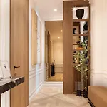 Thelander - Serviced In Champs Elysees