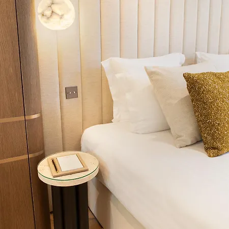Thelander - Serviced In Champs Elysees * Paryż