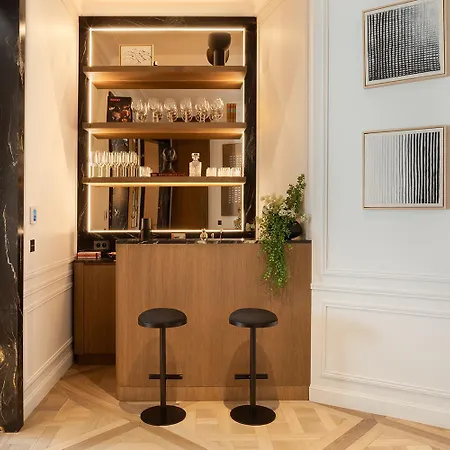 Thelander - Serviced In Champs Elysees