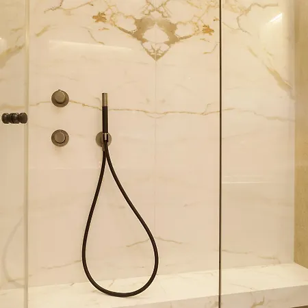 Thelander - Serviced In Champs Elysees