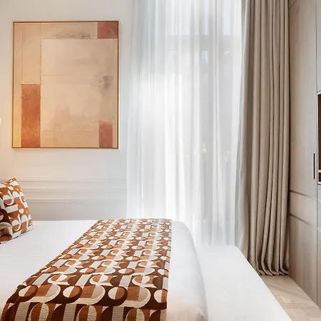 Thelander - Serviced In Champs Elysees *