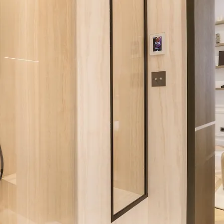 Thelander - Serviced In Champs Elysees * Paryż