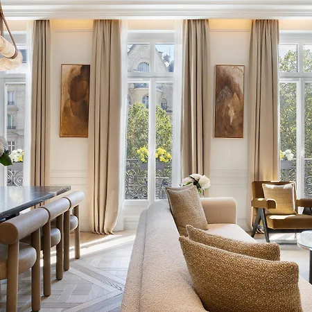 Thelander - Serviced In Champs Elysees Paryż