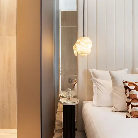 Thelander - Serviced In Champs Elysees * Paryż