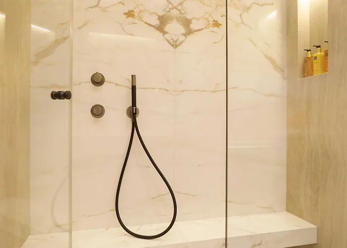 Thelander - Serviced In Champs Elysees