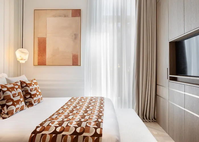 Thelander - Serviced In Champs Elysees *