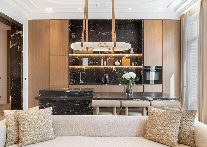 Thelander - Serviced In Champs Elysees Apartment