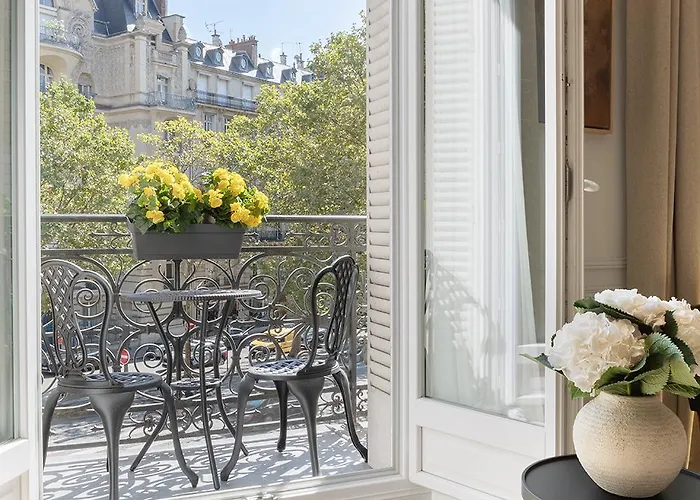 Thelander - Serviced In Champs Elysees