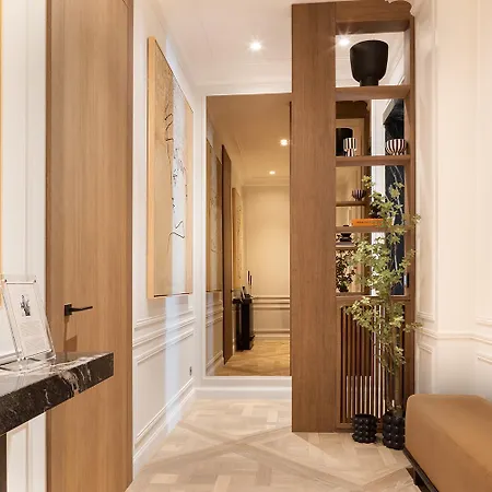 Thelander - Serviced In Champs Elysees